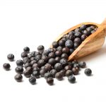 Wacholderbeeren ganz